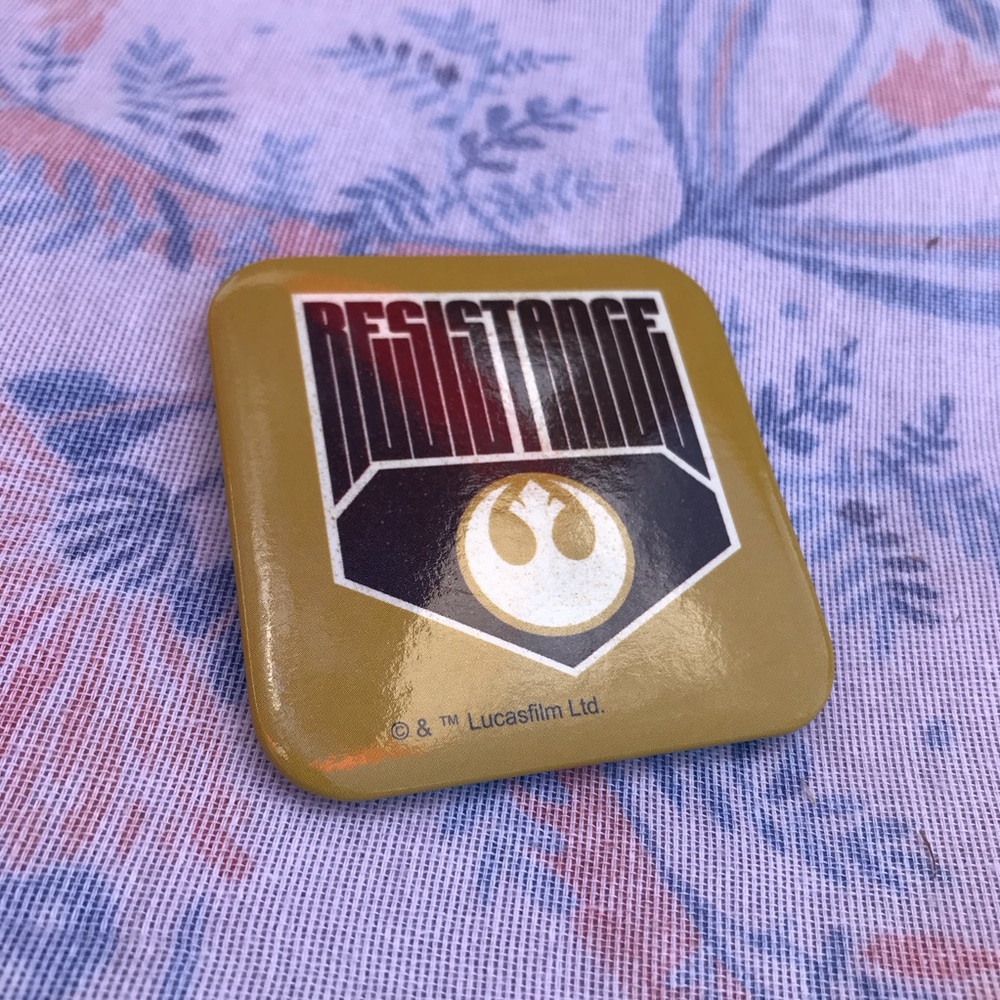Star Wars Resistance Button Pin - Picture 2 of 4